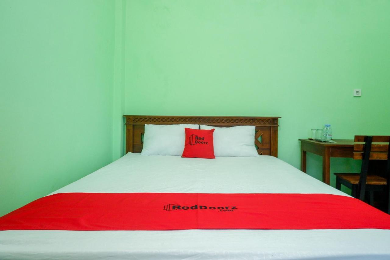 Hotel Reddoorz Syariah Near Monumen Jogja Kembali Kejayan Esterno foto