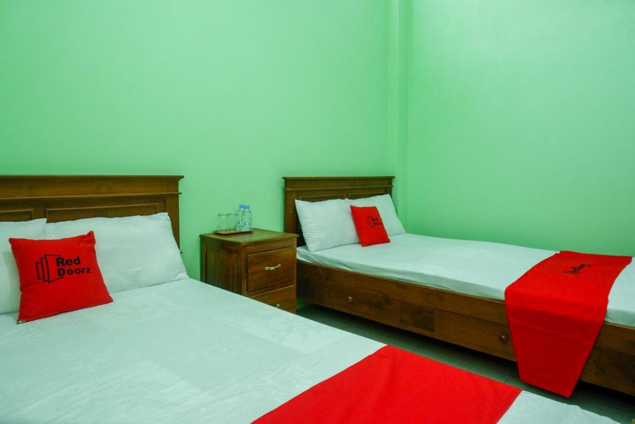 Hotel Reddoorz Syariah Near Monumen Jogja Kembali Kejayan Esterno foto