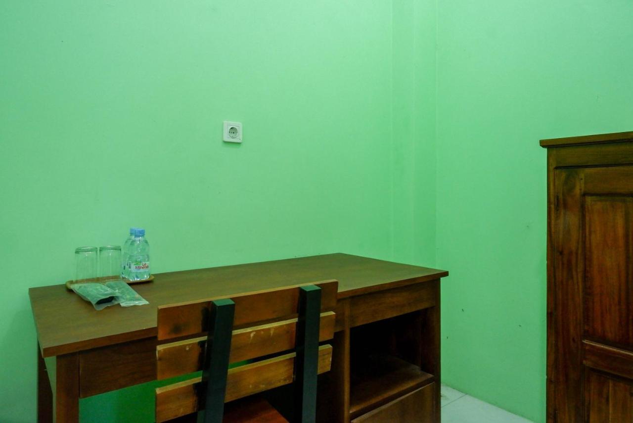 Hotel Reddoorz Syariah Near Monumen Jogja Kembali Kejayan Esterno foto