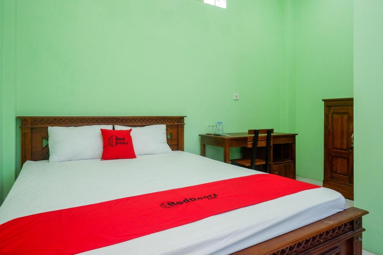 Hotel Reddoorz Syariah Near Monumen Jogja Kembali Kejayan Esterno foto