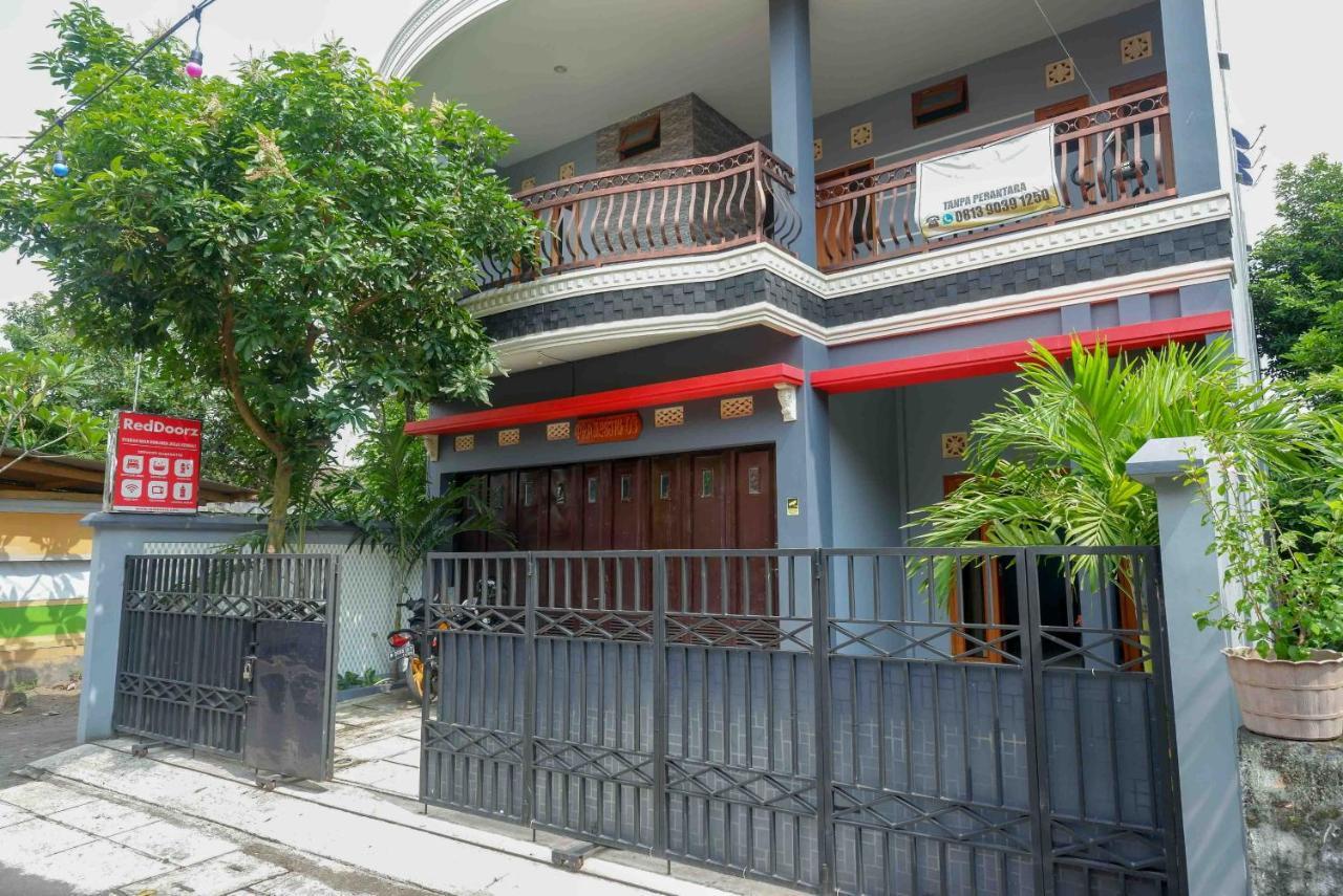 Hotel Reddoorz Syariah Near Monumen Jogja Kembali Kejayan Esterno foto