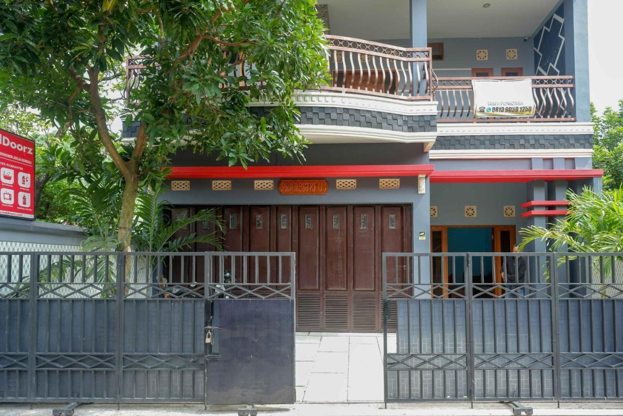 Hotel Reddoorz Syariah Near Monumen Jogja Kembali Kejayan Esterno foto